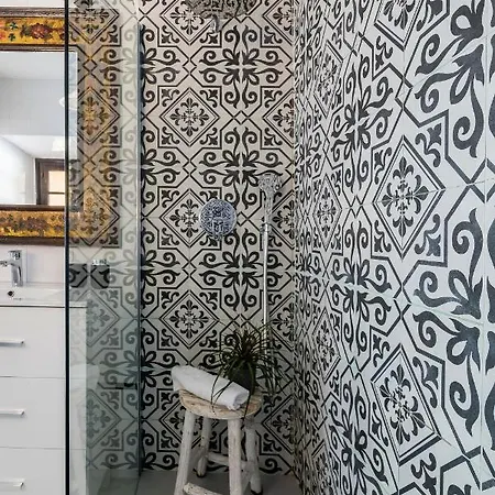 Historico Garaje Y Wifi Apartment